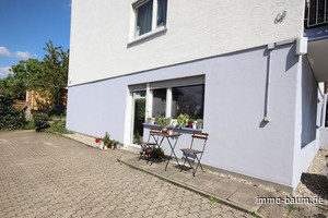 Wohnzimmert�r mit kleinem Freisitz